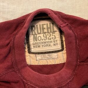 Ruehl No. 925 Small burgundy long sleeve tee